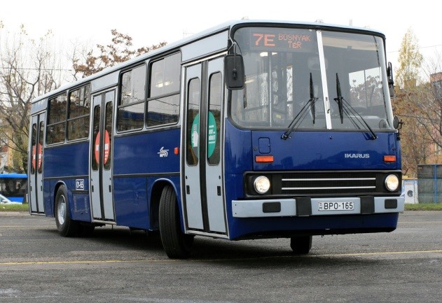 IKARUS 260